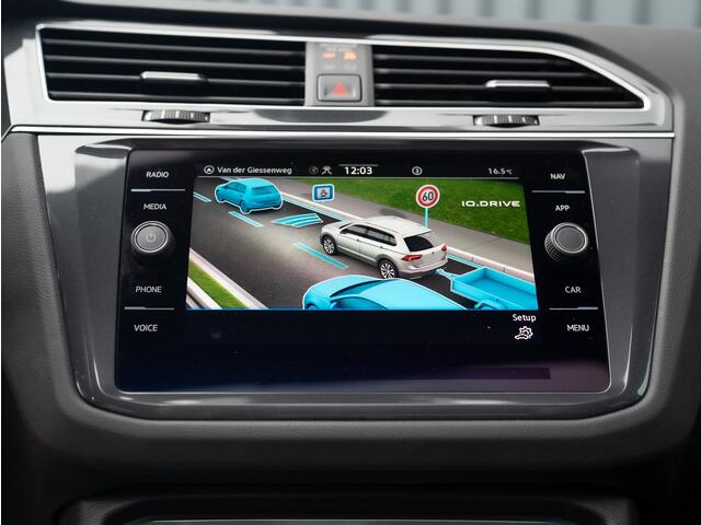 Volkswagen TIGUAN 1.5 TSI R-Line Business+ | Trekhaak wegkl. | Panodak | Head Up | Side Assist | IQ Light | Elk. A-klep | 20'' | Prijs Rijklaar!!