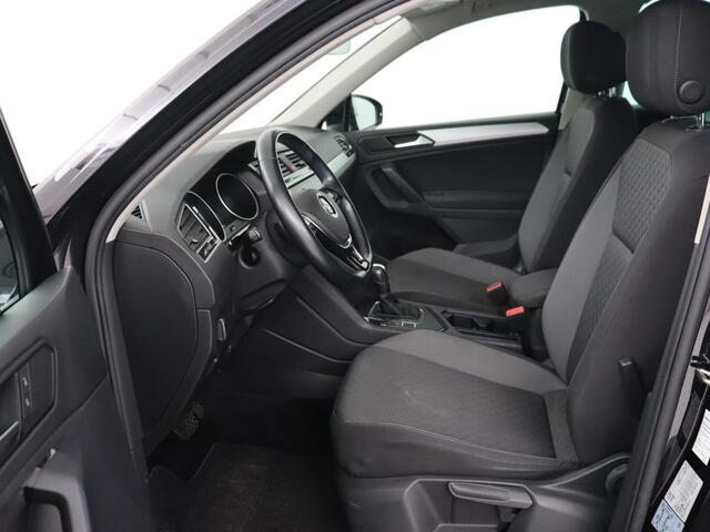 Volkswagen TIGUAN 1.5 TSI Comfortline | Carplay | Adaptive cruise | Navigatie | DAB | Parkeerhulp | Climate control | Bluetooth | Getint glas