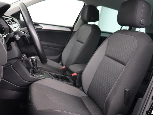 Volkswagen TIGUAN 1.5 TSI Comfortline | Carplay | Adaptive cruise | Navigatie | DAB | Parkeerhulp | Climate control | Bluetooth | Getint glas