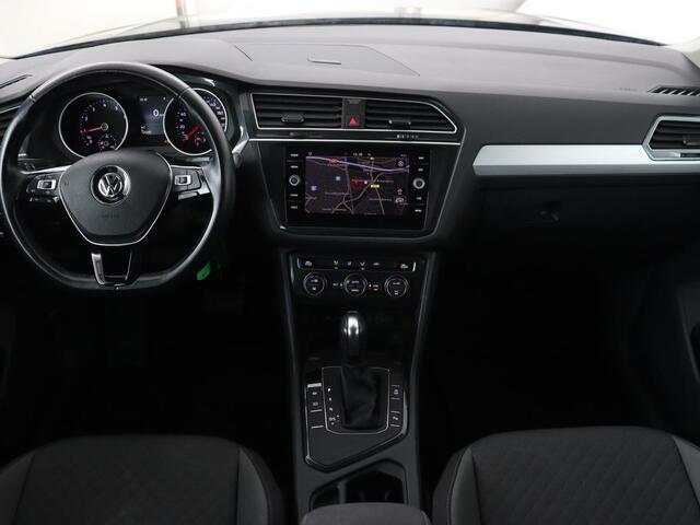 Volkswagen TIGUAN 1.5 TSI Comfortline | Carplay | Adaptive cruise | Navigatie | DAB | Parkeerhulp | Climate control | Bluetooth | Getint glas