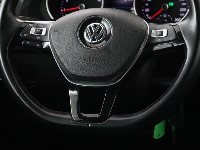 Volkswagen TIGUAN 1.5 TSI Comfortline | Carplay | Adaptive cruise | Navigatie | DAB | Parkeerhulp | Climate control | Bluetooth | Getint glas