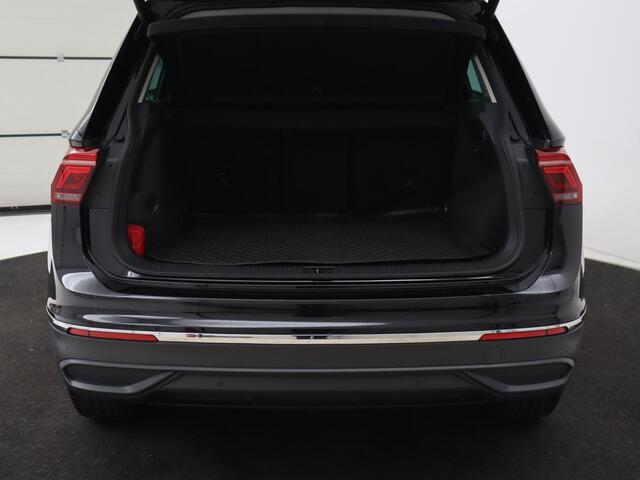 Volkswagen TIGUAN 1.4 TSI eHybrid Style | Stoelverwarming | Camera | Adaptive cruise | Carplay | Sfeerverlichting | Full LED | Navigatie | Park Assist | DAB | Stuurverwarming | PHEV | Plug In