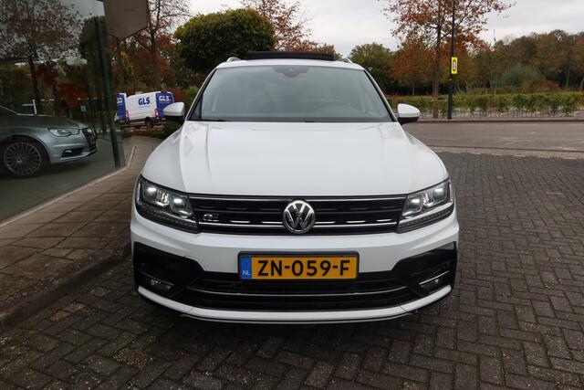 Volkswagen TIGUAN 1.5 TSI ACT Highline Business R-LINE I PANORAMA I TREKHAAK I NL-AUTO !