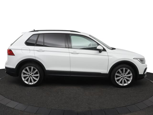 Volkswagen TIGUAN 1.5 TSI Life Business | Trekhaak | Parkeercamera | Stoel/stuur verwarming |