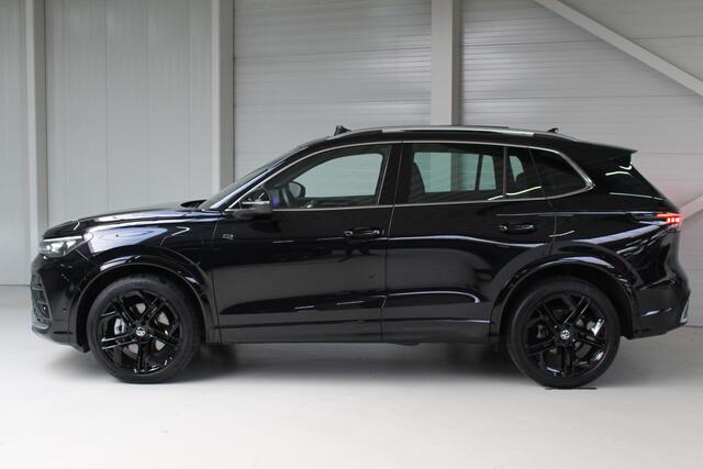 Volkswagen TIGUAN 1.5 eHybrid 204PK R-Line Panoramadak | IQ-Light | Camera | Side Assist | Ergo Stoelen | Head Up Display