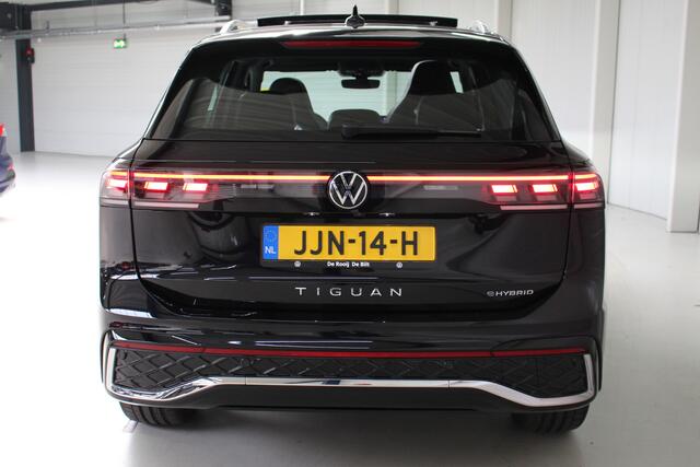 Volkswagen TIGUAN 1.5 eHybrid 204PK R-Line Panoramadak | IQ-Light | Camera | Side Assist | Ergo Stoelen | Head Up Display