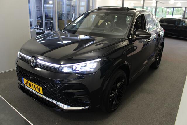 Volkswagen TIGUAN 1.5 eHybrid 204PK R-Line Panoramadak | IQ-Light | Camera | Side Assist | Ergo Stoelen | Head Up Display