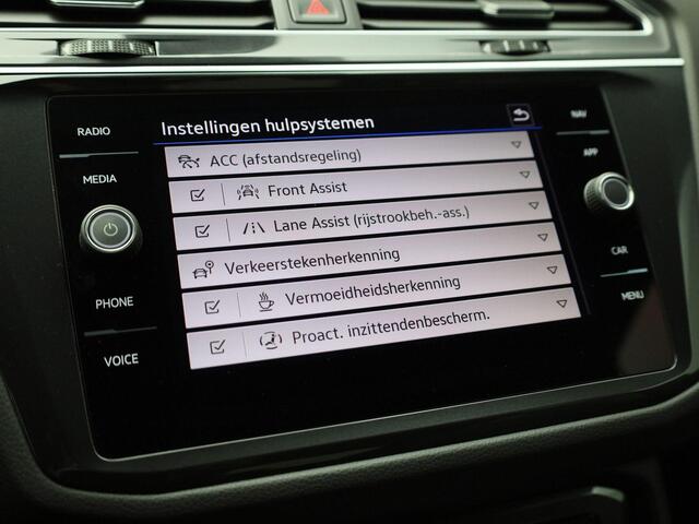Volkswagen TIGUAN 1.5TSI/150PK R-Line Blackstyle DSG · Panoramadak · Apple/Android · Camera + Parkeersensoren