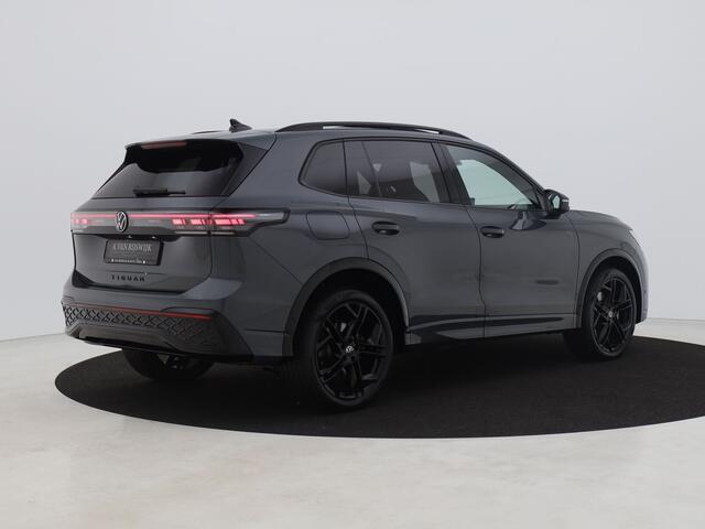 Volkswagen TIGUAN 1.5 eHybrid R-Line Edition | PANO | 360° | ADAPTIVE | HUD | IQ LIGHT | KEYLESS | STOELMASSAGE | STOEL- EN STUURVERW.