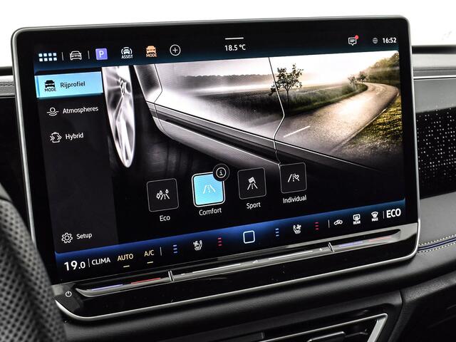 Volkswagen TIGUAN R-Line Edition 1.5 eHybrid 272 pk 6 versn. DSG · Assistance Pakket Plus · Black Style Pakket · Comfort Pakket Plus · Design Pakket · Interieur Style Pakket · Multimedia Pakket Plus · Trekhaak incl. aanhangermanoeuvreerhulp 'Trailer Assist · Prijs is inclu