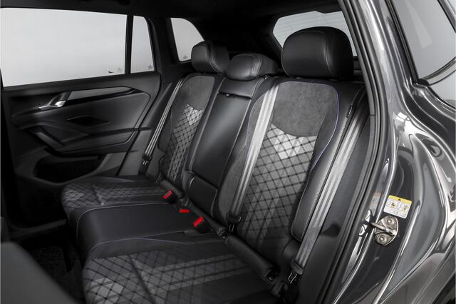 Volkswagen TIGUAN 1.5 eHybrid 272 PK R-Line Edition | Black Style | Elek. Trekhaak | S/K-panodak | Adapt. Cruise | Stoel-+stuurverw. | App. Connect | Camera+PDC | LM 20" | 3427