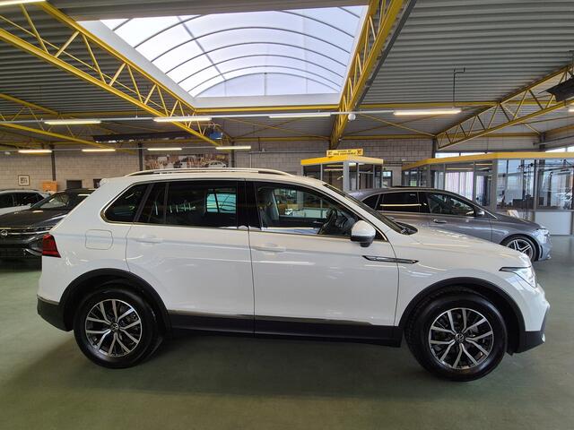 Volkswagen TIGUAN 1.5 TSI Life -150pk Automaat | LED | Lane Assist | Rijklaarprijs incl. 1 jaar Bovag garantie
