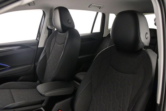 Volkswagen TIGUAN Life Edition 1.5 TSI eHybrid 204pk DSG Automaat Trekhaak, Adaptive cruise control, LED matrix koplampen, 360 camera, Navigatie, Achteruitrijcamera