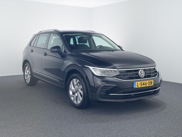 Volkswagen TIGUAN 1.5 TSI Life Business | Trekhaak | Carplay | IQ Drive | Winterpakket
