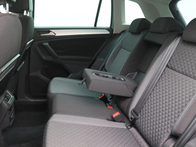 Volkswagen TIGUAN 1.4 TSI ACT Comfortline 150PK Alarm, Navi, Trekhaak, Clima, 17" LM Velgen, Inkl. buitenspiegels, PDC voor en achter