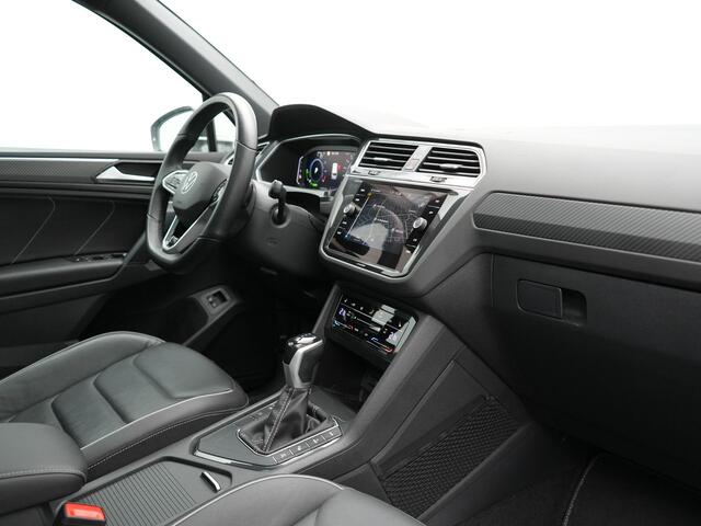 Volkswagen TIGUAN 1.4 TSI eHybrid R-Line Business+ Plug In Hybrid 245pk Dealer O.H. PHEV | Panodak | Adaptive Cruise | 360 Camera | IQ Light | Lederen Stoelen Memory & Verwarmd | Apple Carplay | Stuur Verwarmd | Sfeerverlichting | Virtual | Navigatie | Blis | DAB |