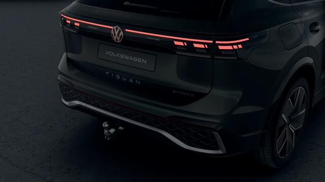 Volkswagen TIGUAN 1.5 eHybrid 204 6DSG R-Line Edition Automaat | Panoramisch schuif-, kanteldak, elektrisch bedienbaar