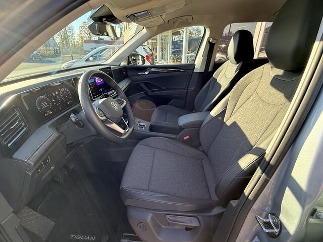 Volkswagen TIGUAN 1.5 eHybrid Life Edition | LED | Keyless | Apple Carplay | Adapt Cruise | PDC v+a incl. Camera | Stuur- Stoel en achterbank verwarming