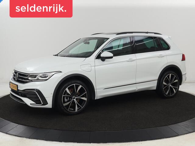 Volkswagen TIGUAN 1.4 eHybrid R Line | Panoramadak | Trekhaak | Stoelverwarming | Camera | 20'' | Park Assist | Carplay | Matrix LED | Stuurverwarming | Adaptive cruise | Navigatie | PHEV | Plug In