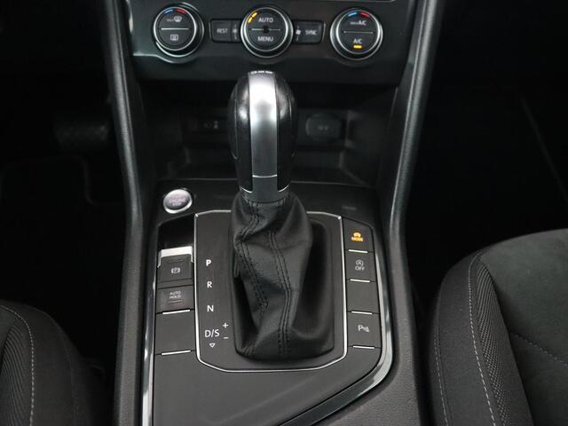 Volkswagen TIGUAN 1.4 TSI R Line | Stoelverwarming | Trekhaak | Carplay | Navigatie | Virtual Cockpit | Adaptive cruise | 19'' | Parkeerhulp | Bluetooth | Adaptief LED