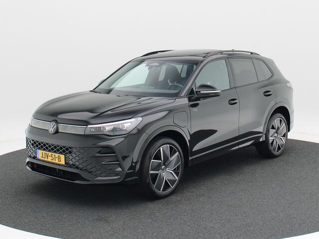 Volkswagen TIGUAN 1.5 eHybrid R-Line Edition 204 PK | Trekhaak | Panoramadak | Adaptieve Cruise Control | Stoel & Stuur Verwarming |