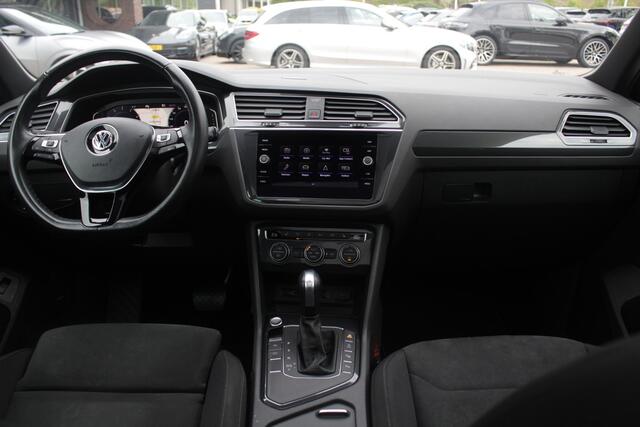 Volkswagen TIGUAN Allspace 1.5 TSI Highline Business R-line / Panoramadak / Camera / Keyless / 20'' / Navigatie / Virtual Cockpit / Stoelverwarming / DAB / Dodehoek / ACC