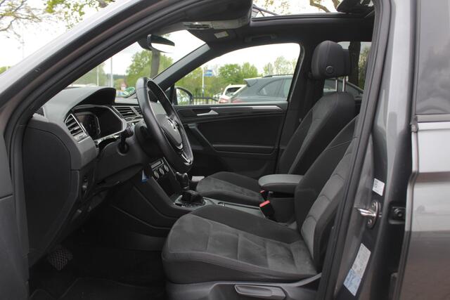 Volkswagen TIGUAN Allspace 1.5 TSI Highline Business R-line / Panoramadak / Camera / Keyless / 20'' / Navigatie / Virtual Cockpit / Stoelverwarming / DAB / Dodehoek / ACC