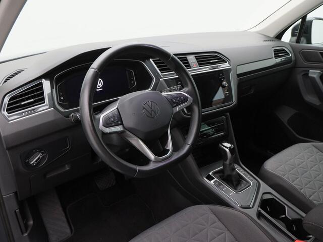 Volkswagen TIGUAN 1.4 TSi 245 Pk eHybrid Automaat Life | Adaptive Cruise | Camera | CarPlay | Climate | 18 Inch | Privacy Glass | 54.682 KM!!