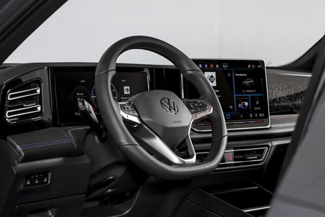 Volkswagen TIGUAN 1.5 eHybrid 272 PK R-Line Edition | Black Style | Elek. Trekhaak | S/K-panodak | Adapt. Cruise | Stoel-+stuurverw. | App. Connect | Camera+PDC | LM 19" | 0529