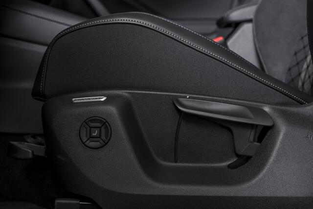 Volkswagen TIGUAN 1.5 eHybrid 272 PK R-Line Edition | Black Style | Elek. Trekhaak | S/K-panodak | Adapt. Cruise | Stoel-+stuurverw. | App. Connect | Camera+PDC | LM 19" | 0529