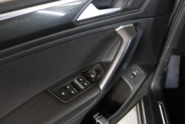 Volkswagen TIGUAN Allspace 1.5 TSI Highline R-Line 7-Persoons Panoramadak, Led, Massage, Elek. Trekhaak, Camera, Apple Carplay/Android Auto