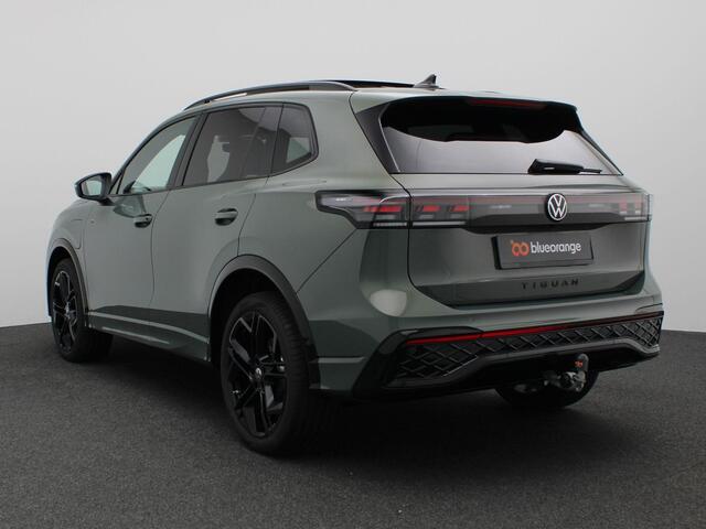 Volkswagen TIGUAN 1.5 eHybrid R-Line Edition 272PK DSG Pano-Schuifdak, Black Style, Achteruitrijcamera, Trekhaak, 20" LM Velgen, Keyless, Side Assist, Navi via Apple Carplay/Android Auto, Stoel-Stuurverwarming