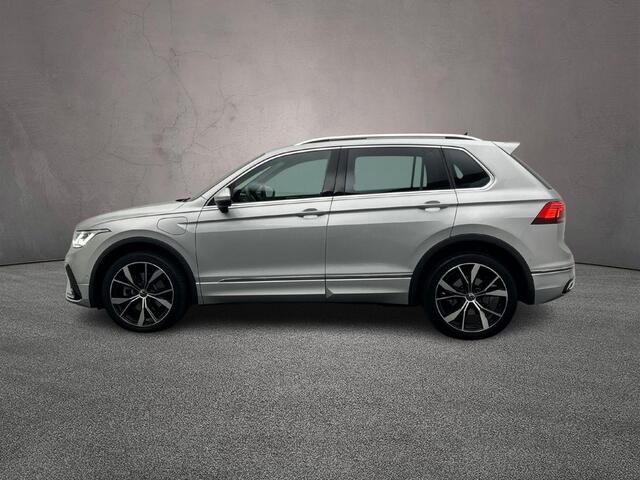 Volkswagen TIGUAN R-Line Business+ 1.4 TSI eHybrid 245pk DSG Automaat Trekhaak, Panoramadak, Adaptive cruise control, Elektrische achterklep, LED matrix koplampen