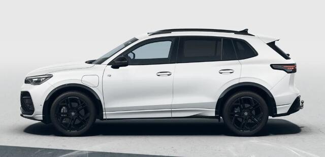 Volkswagen TIGUAN 1.5 eHybrid 204PK DSG R-Line Business / Fabrieksgarantie tot 2028 / Black Style / Trekhaak / Panoramadak / 20'' LMV / VW