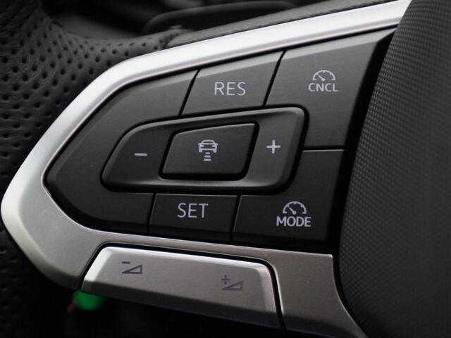 Volkswagen TIGUAN 1.5eHybrid 200kW/272PK R-Line DSG · Panoramadak · Trekhaak · Apple/Android Car Play · Garantie t/m 29-05-2030 of 100000km.