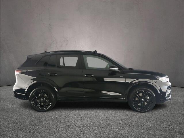 Volkswagen TIGUAN R-Line Edition 1.5 TSI eHybrid 272pk DSG Automaat Trekhaak, Panoramadak, Adaptive cruise control, 360 camera, Achteruitrijcamera
