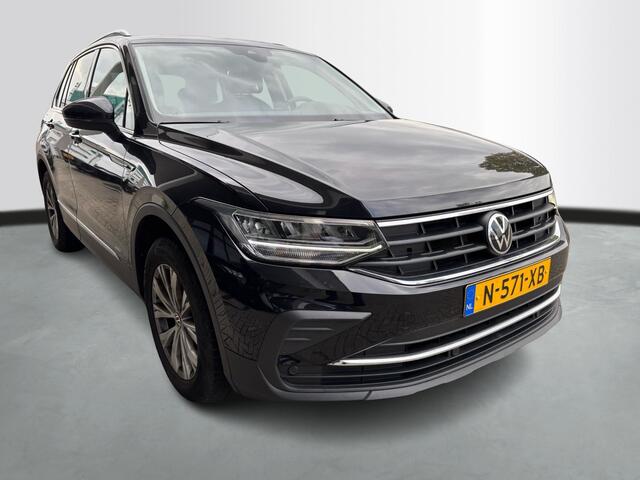 Volkswagen TIGUAN 1.5 TSI Life Business | Trekhaak | Camera | Elec. klep | Panoramadak