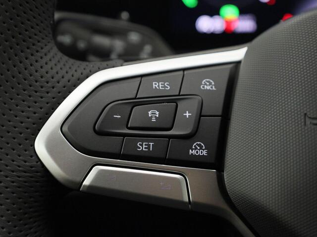 Volkswagen TIGUAN 1.5eHybrid 200kW/272PK R-Line Black Style DSG · Panoramadak · Trekhaak · Apple/Android · Garantie t/m 10-06-2030 of 100000km.