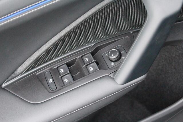 Volkswagen TIGUAN 1.5 eHybrid R-Line Edition | Pano | Trekhaak | ACC |