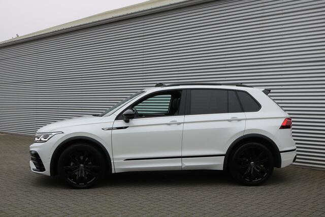 Volkswagen TIGUAN 1.5 TSI R-Line Black Style (36.826Km! Panodak Carplay ACC HeadUp Standkachel IQ.Light Camera Trekhaak 20Inch PrivacyGlass)