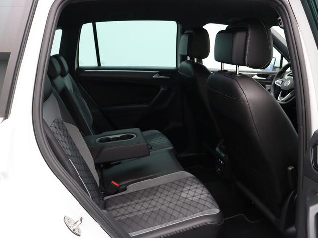 Volkswagen TIGUAN 1.4 TSI eHybrid R-Line Business+ | Elektrische trekhaak | PHEV | Climate control achter | Apple Carplay |