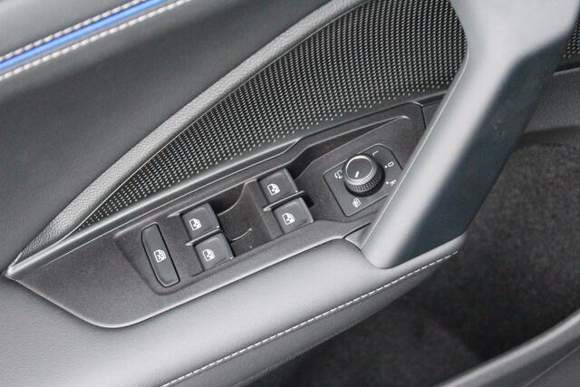 Volkswagen TIGUAN 1.5 eHybrid R-Line Edition | Pano | Trekhaak | ACC |