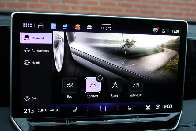 Volkswagen TIGUAN 1.5 eHybrid R-Line Edition | Pano | Trekhaak | ACC |