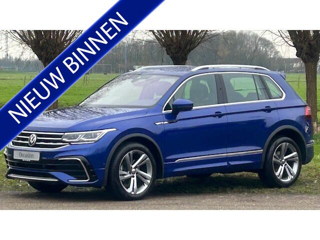 Volkswagen TIGUAN 1.5 TSI R-Line AUTOMAAT 26.000KM!! 1E EIGENAAR!! NAVIGATIE, APPLE CARPLAY, DAB RADIO, STUURVERWARMING, STOELVERWARMING, AMBIËNTEVERLICHTING, DIGITAAL DASHBOARD, DODEHOEK ASSIST, RIJBAAN ASSIST, ADAPTIVE CRUISE CONTROL, ACHTERUITRIJCAMERA, PARKEERHULP V/A,