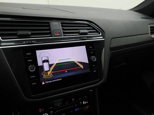 Volkswagen TIGUAN 1.4 TSI eHybrid 245PK DSG R-Line · Panoramadak · Camera · P-Sensoren · Elek. Trekhaak · Keyless · Stoel& Stuurverwarming · 19'' Inch ·