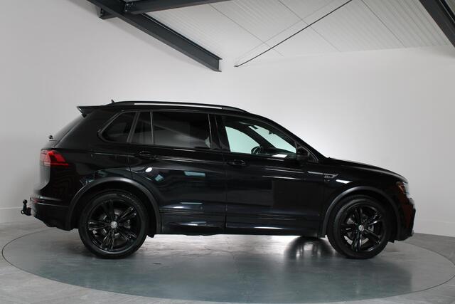 Volkswagen TIGUAN 1.5 TSI ACT Highline 2x R-Line Panoramadak, Trekhaak, Volleder, Memory, LED, Virtual