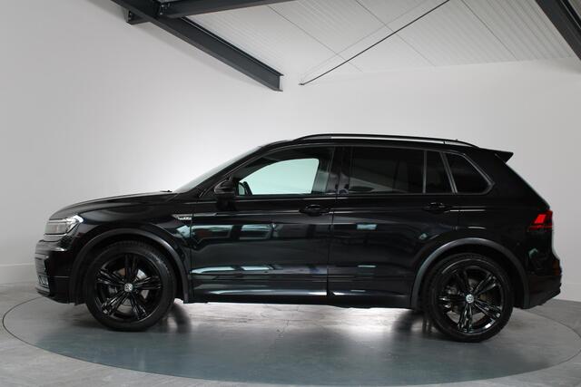 Volkswagen TIGUAN 1.5 TSI ACT Highline 2x R-Line Panoramadak, Trekhaak, Volleder, Memory, LED, Virtual