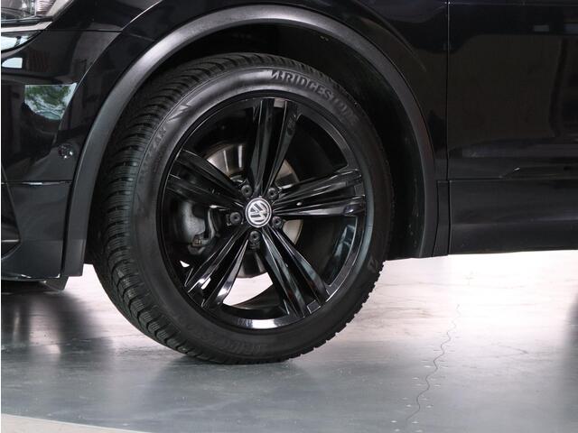 Volkswagen TIGUAN 1.5 TSI ACT Highline 2x R-Line Panoramadak, Trekhaak, Volleder, Memory, LED, Virtual