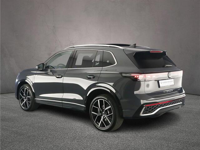 Volkswagen TIGUAN R-Line Edition 1.5 TSI eHybrid 272pk DSG Automaat Trekhaak, Panoramadak, Adaptive cruise control, Navigatie, Achteruitrijcamera, Elektrische achterklep