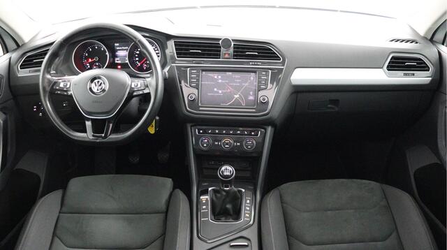 Volkswagen TIGUAN 1.4 TSI ACT Connected Series, Orig.NL | Panorama | Navi | Cruise | Camera | Stoelverw.| Massagestoelen - RIJKLAAR